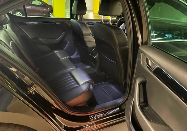 Skoda Superb cena 85000 przebieg: 190200, rok produkcji 2018 z Warszawa małe 46